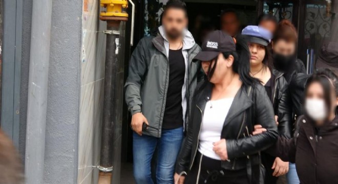 PKK paçavrasını açan kadınlar gözaltına alındı